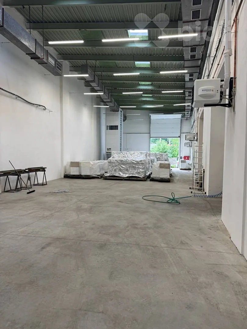 Pronájem výrobní haly, prostoru 385 m²